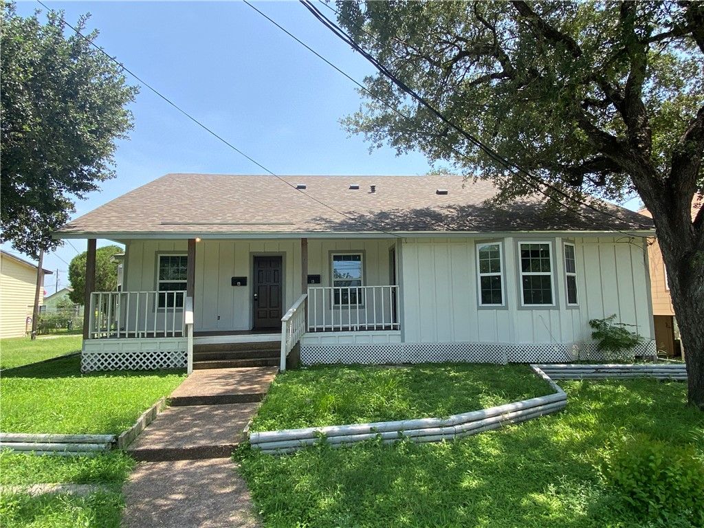 625 W Market St, Sinton, TX 78387 — exterior