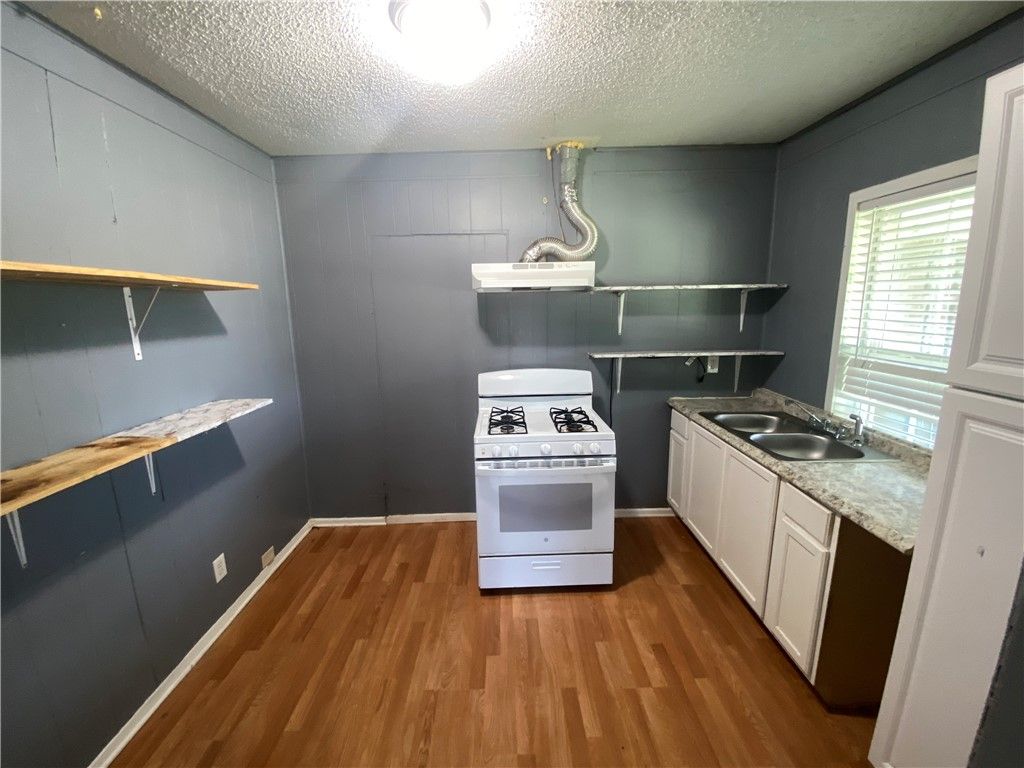625 W Market St, Sinton, TX 78387 — photo 4