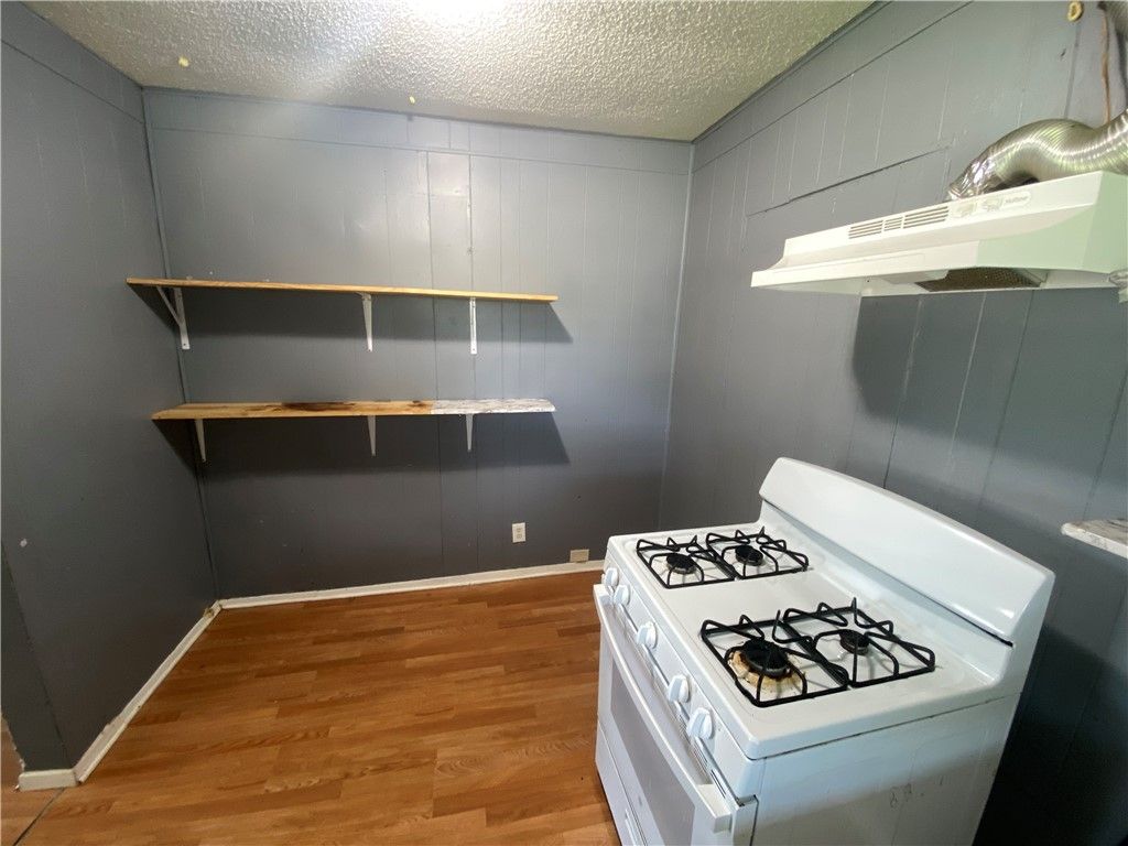 625 W Market St, Sinton, TX 78387 — photo 5