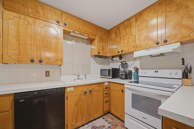 1138 N Sheridan St, Wichita, KS 67203