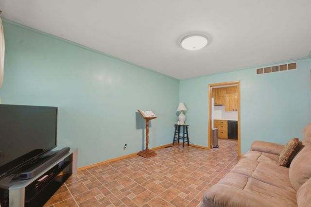 1138 N Sheridan St, Wichita, KS 67203