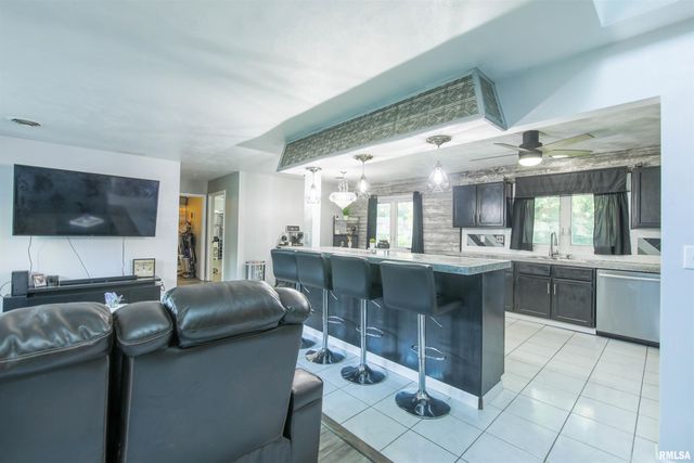 713 GRANDVIEW Way, Germantown Hills, IL 61548