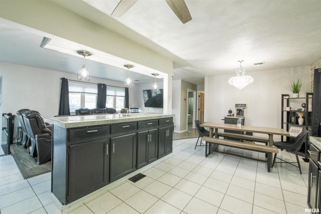 713 GRANDVIEW Way, Germantown Hills, IL 61548