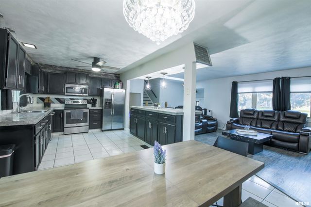713 GRANDVIEW Way, Germantown Hills, IL 61548