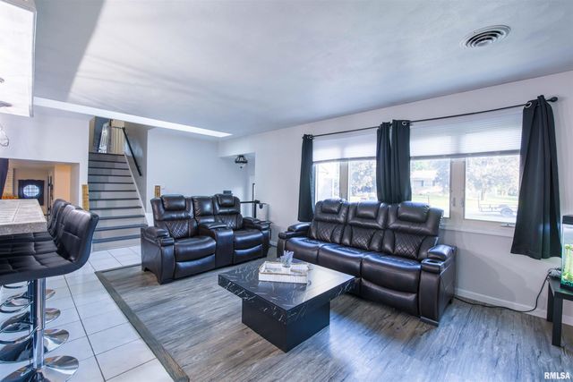 713 GRANDVIEW Way, Germantown Hills, IL 61548