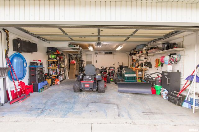 713 GRANDVIEW Way, Germantown Hills, IL 61548