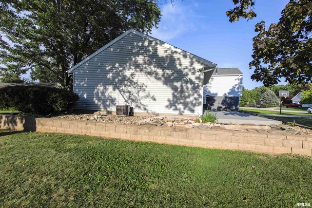 713 GRANDVIEW Way, Germantown Hills, IL 61548