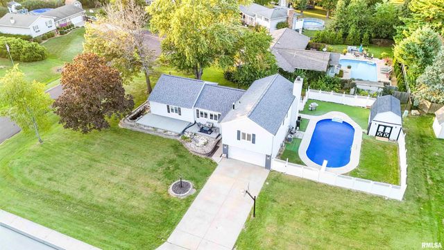 713 GRANDVIEW Way, Germantown Hills, IL 61548