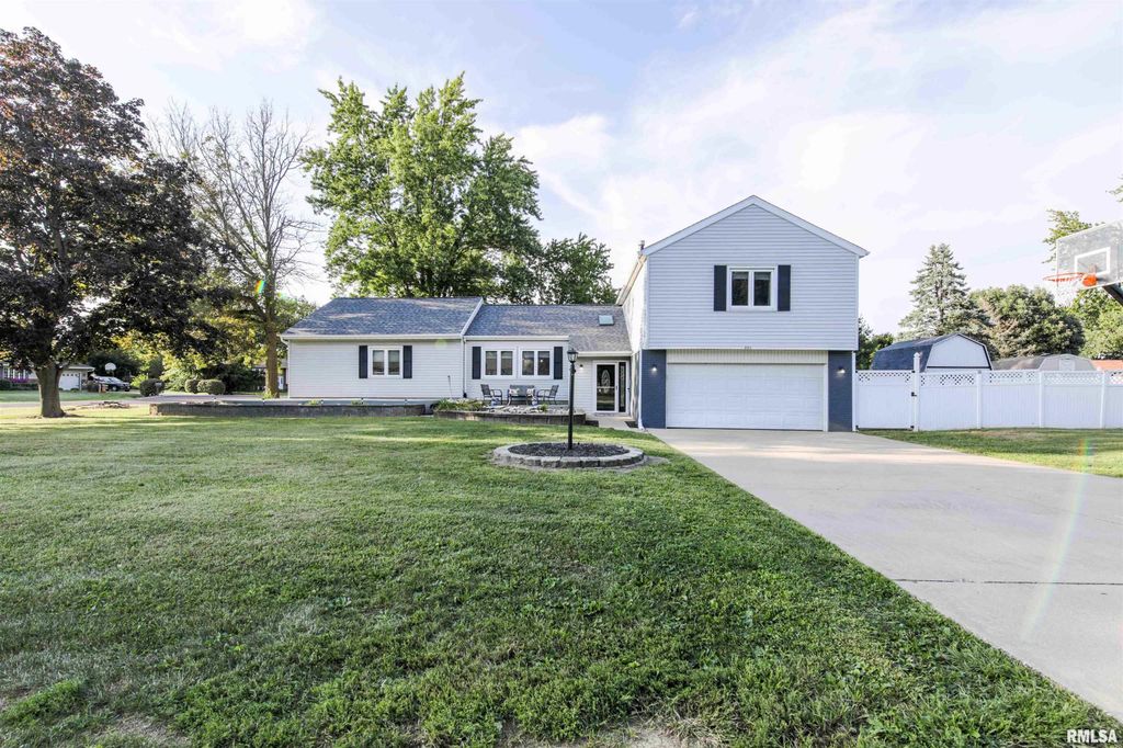 713 GRANDVIEW Way, Germantown Hills, IL 61548