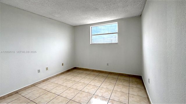 666 W 81st St 304, Hialeah, FL 33014