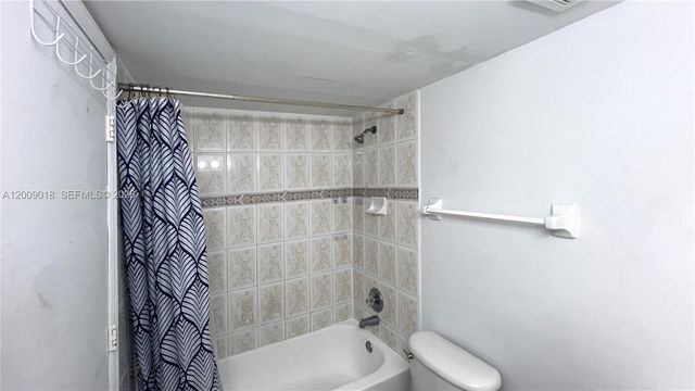 666 W 81st St 304, Hialeah, FL 33014