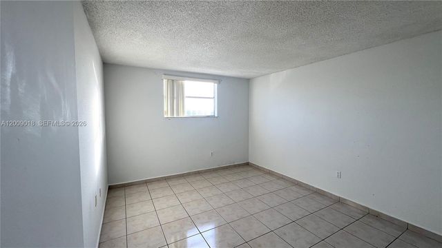 666 W 81st St 304, Hialeah, FL 33014