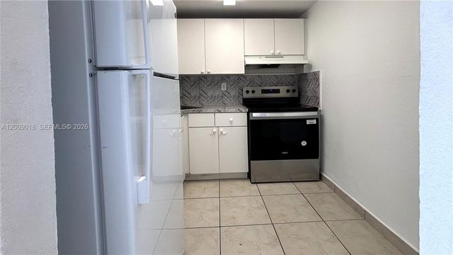 666 W 81st St 304, Hialeah, FL 33014