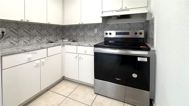 666 W 81st St 304, Hialeah, FL 33014