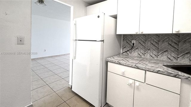 666 W 81st St 304, Hialeah, FL 33014