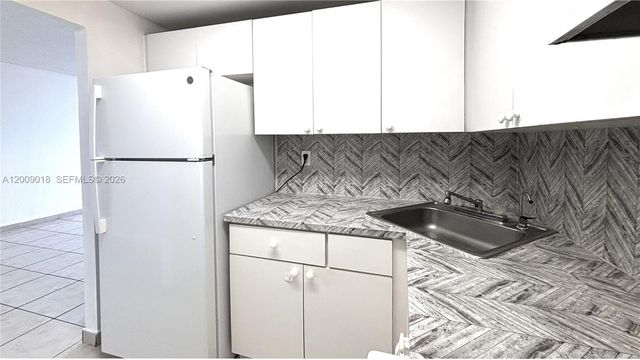 666 W 81st St 304, Hialeah, FL 33014