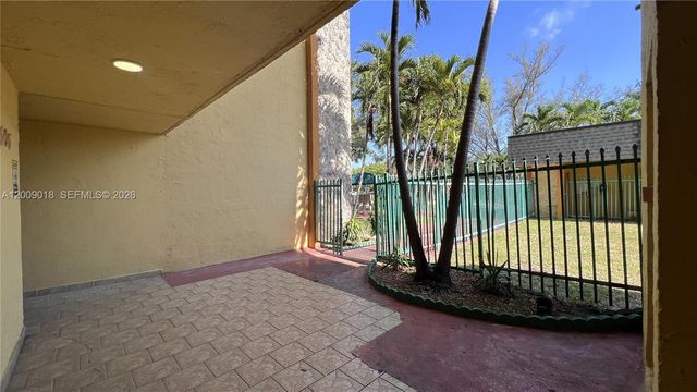 666 W 81st St 304, Hialeah, FL 33014