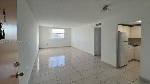 666 W 81st St 304, Hialeah, FL 33014
