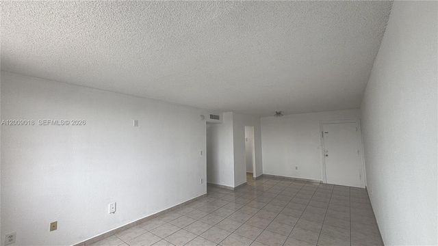 666 W 81st St 304, Hialeah, FL 33014