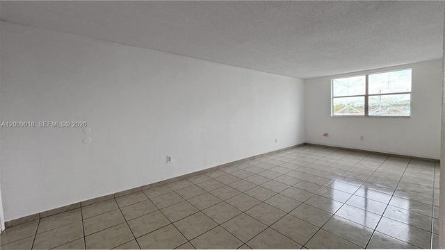 666 W 81st St 304, Hialeah, FL 33014