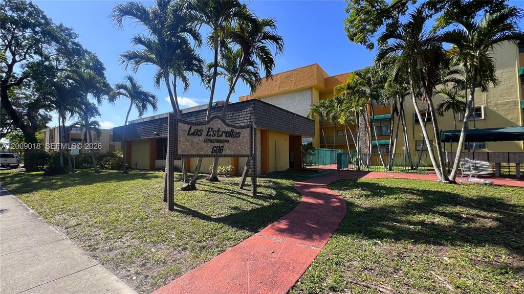 666 W 81st St 304, Hialeah, FL 33014