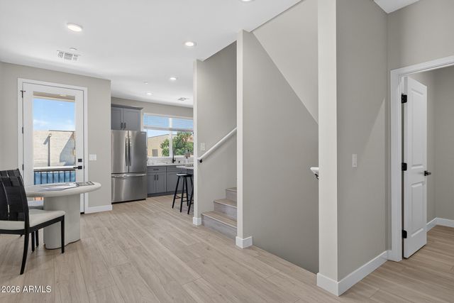 2601 E CLARENDON Avenue 18, Phoenix, AZ 85016