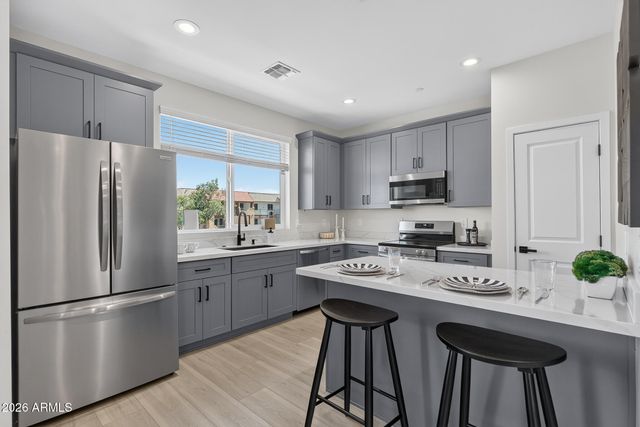 2601 E CLARENDON Avenue 18, Phoenix, AZ 85016