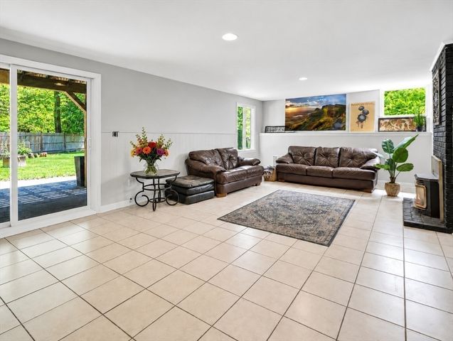 10 Mountain Road, Easton, MA 02356