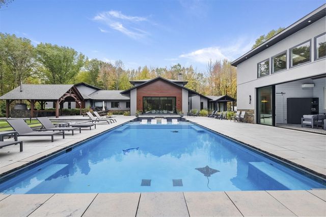 6941 Youngren Road, Harbert, MI 49115