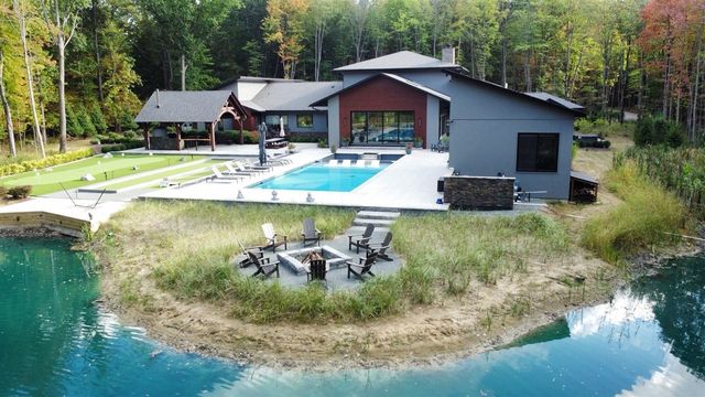 6941 Youngren Road, Harbert, MI 49115