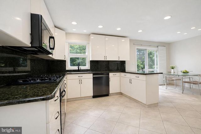 11 BUFFALO RUN, East Brunswick, NJ 08816