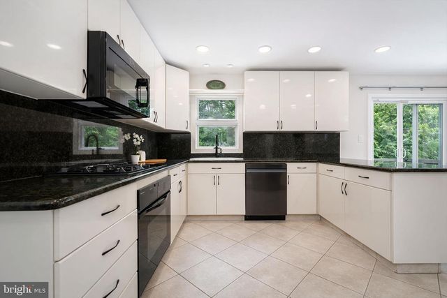 11 BUFFALO RUN, East Brunswick, NJ 08816