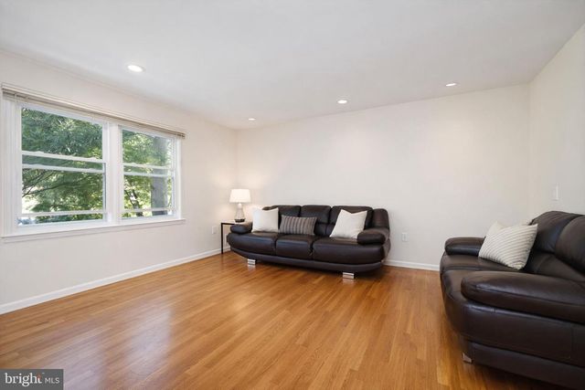 11 BUFFALO RUN, East Brunswick, NJ 08816