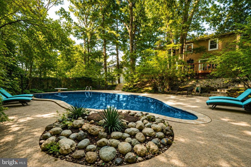 11 BUFFALO RUN, East Brunswick, NJ 08816