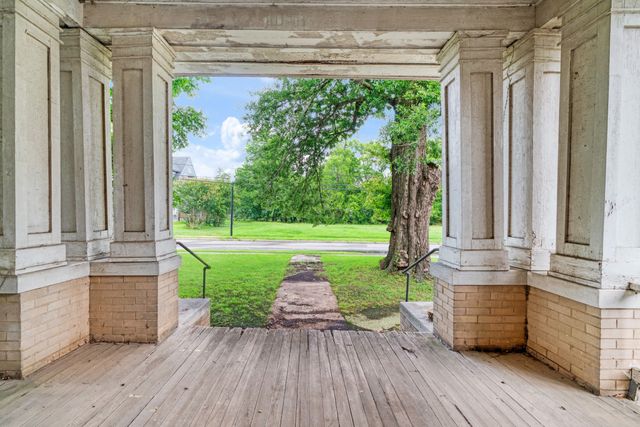 946 S Church Street, Paris, TX 75460