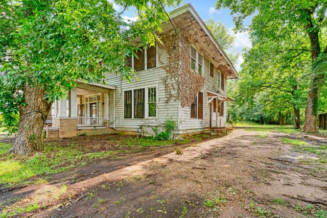 946 S Church Street, Paris, TX 75460