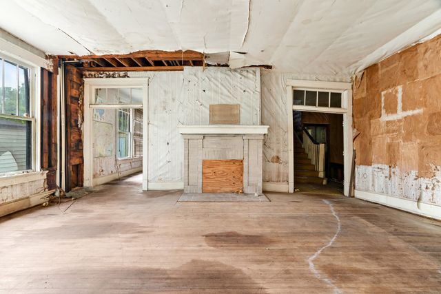 946 S Church Street, Paris, TX 75460