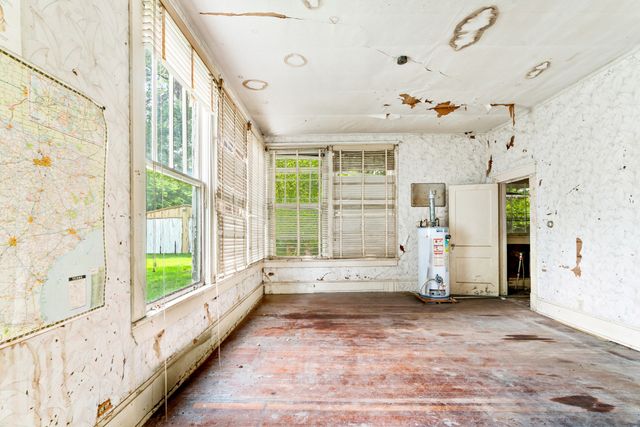 946 S Church Street, Paris, TX 75460