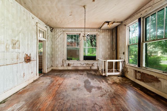 946 S Church Street, Paris, TX 75460