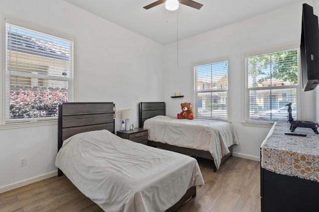 2412 Trident Dr, Modesto, CA 95355