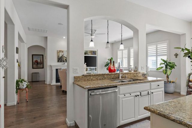 2412 Trident Dr, Modesto, CA 95355