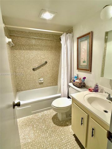 1300 Saint Charles Pl 402, Pembroke Pines, FL 33026