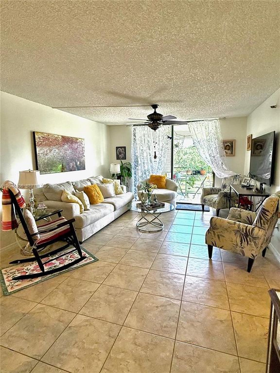 1300 Saint Charles Pl 402, Pembroke Pines, FL 33026