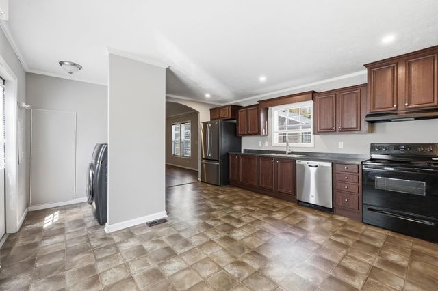 87 Beacon Ct., Murrells Inlet, SC 29576