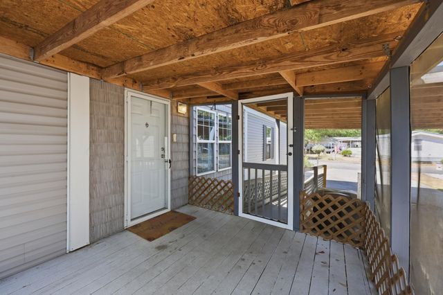 87 Beacon Ct., Murrells Inlet, SC 29576