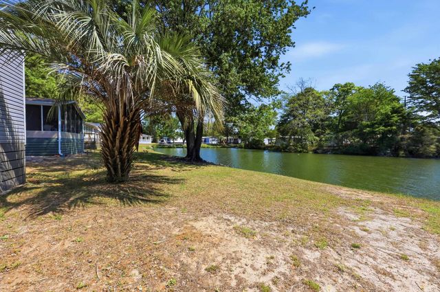 87 Beacon Ct., Murrells Inlet, SC 29576