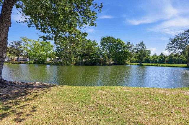 87 Beacon Ct., Murrells Inlet, SC 29576