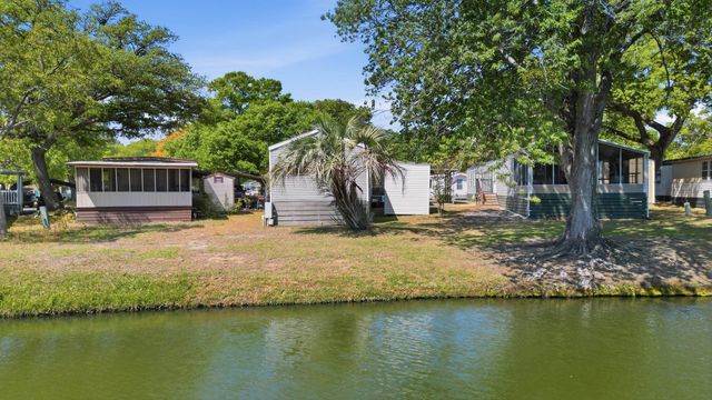 87 Beacon Ct., Murrells Inlet, SC 29576