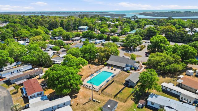 87 Beacon Ct., Murrells Inlet, SC 29576