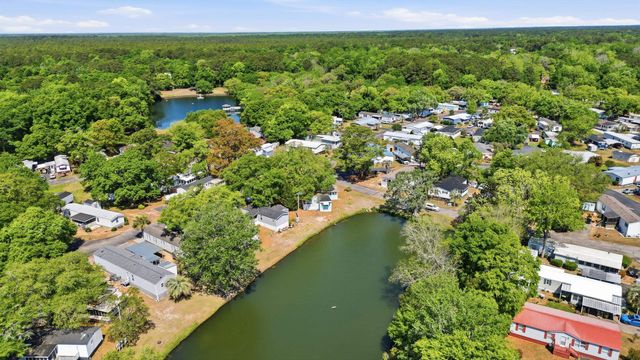 87 Beacon Ct., Murrells Inlet, SC 29576